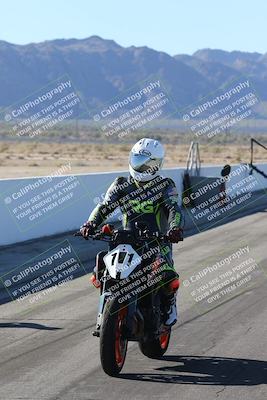 media/Dec-01-2025-Moto Forza (Mon) [[2daa91e15f]]/4-Around the Pits/